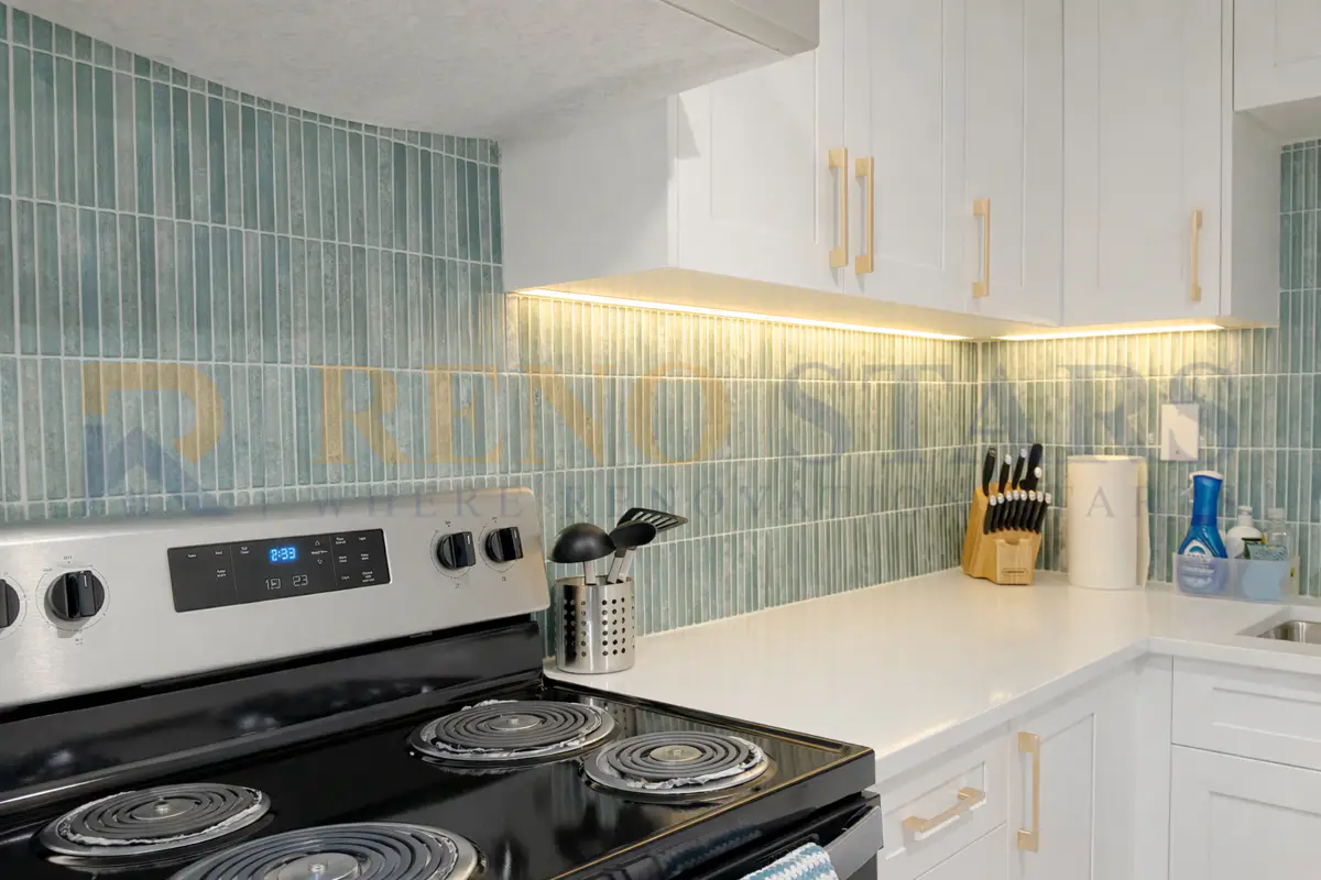 Stylish Kitchen Renovation in West Vancouver - After Renovation 3